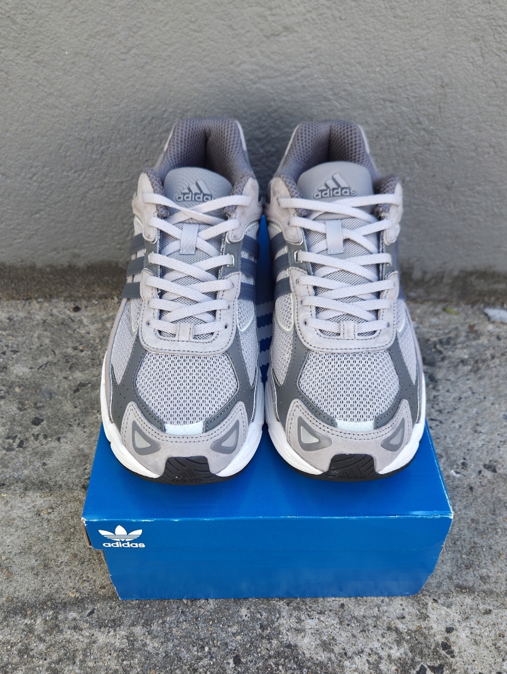 Adidas Response CL 10.5 Grey/Blue Clean Pair w/ Box - Picture 2 of 10